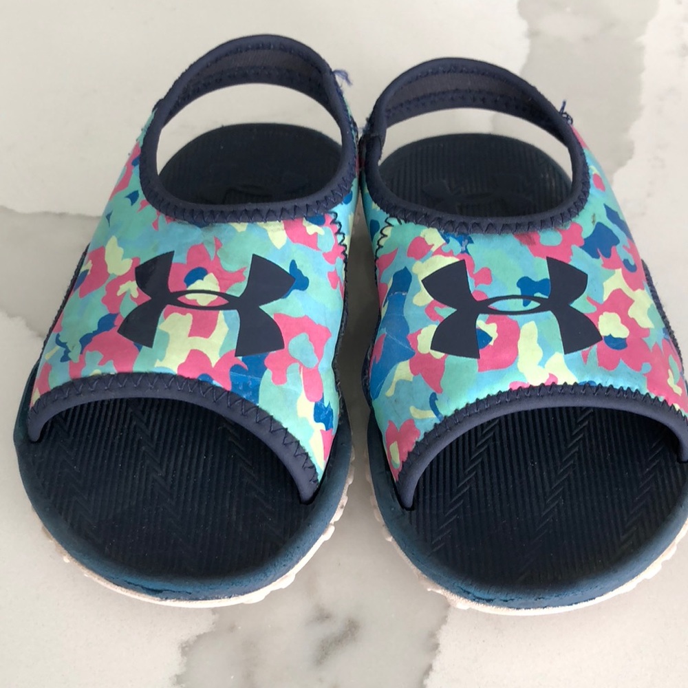 Under Armour Fat Tire Sandals (size 8 - girls)